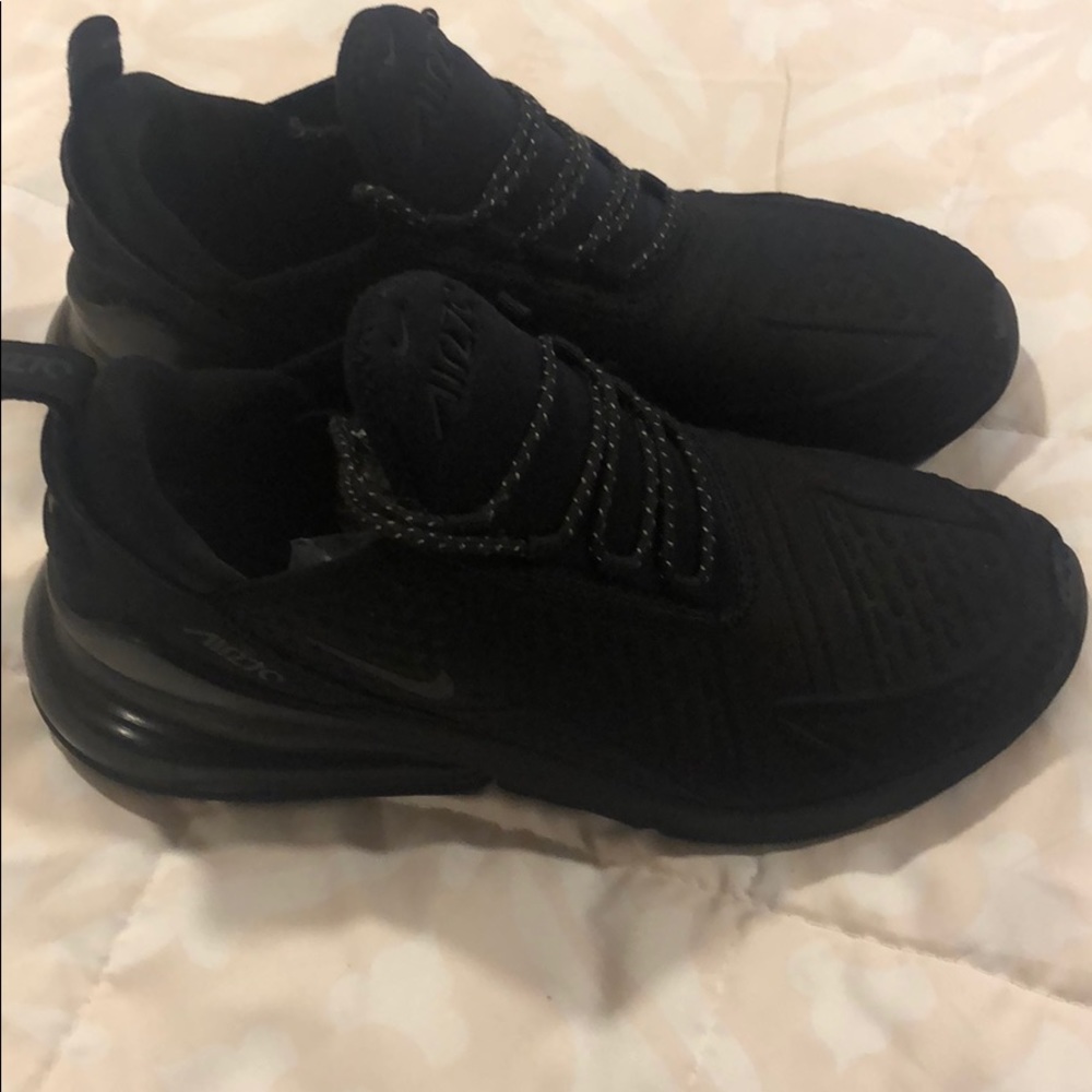 NIKE SNEAKERS